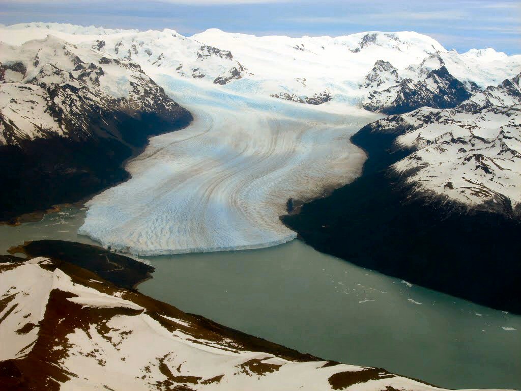 El imponente glaciar Perito Moreno desde el aire