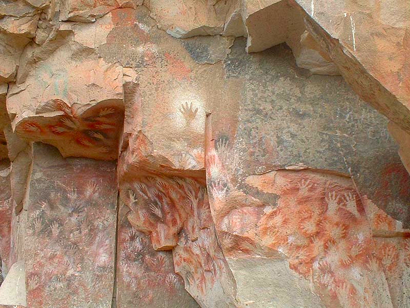 Cueva de las manos. Un testimonio de casi 10.000 años de antigüedad en la provincia de Santa Cruz.