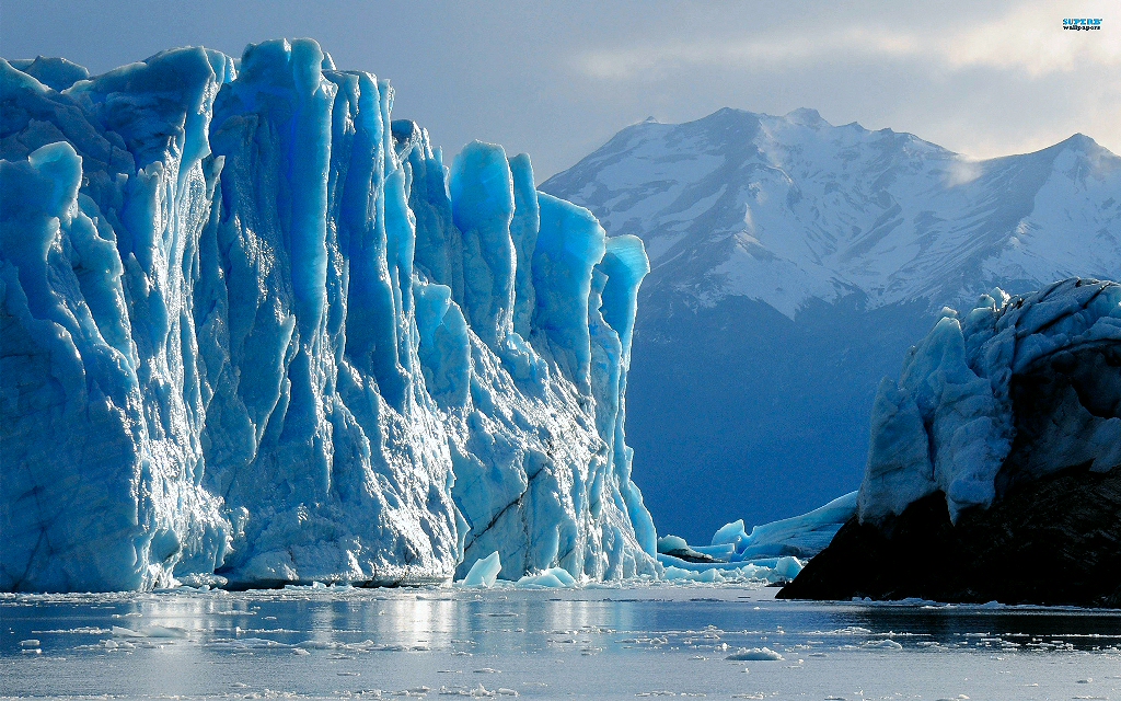 Glaciares. El Perito Moreno es el emblema de los glaciares Patagónicos, imponente en su tamaño, colores y sonidos.