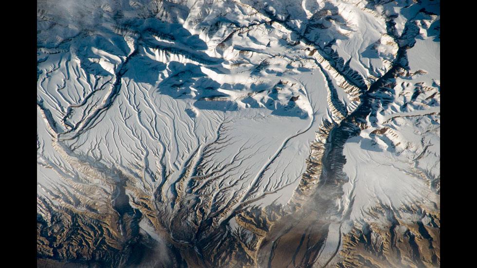 Ríos y nieve en el Himalaya, China e India - Expedición 43 (8 de abril)