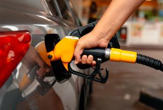 ¿Qué combustible elegir para mi vehículo en 2024?