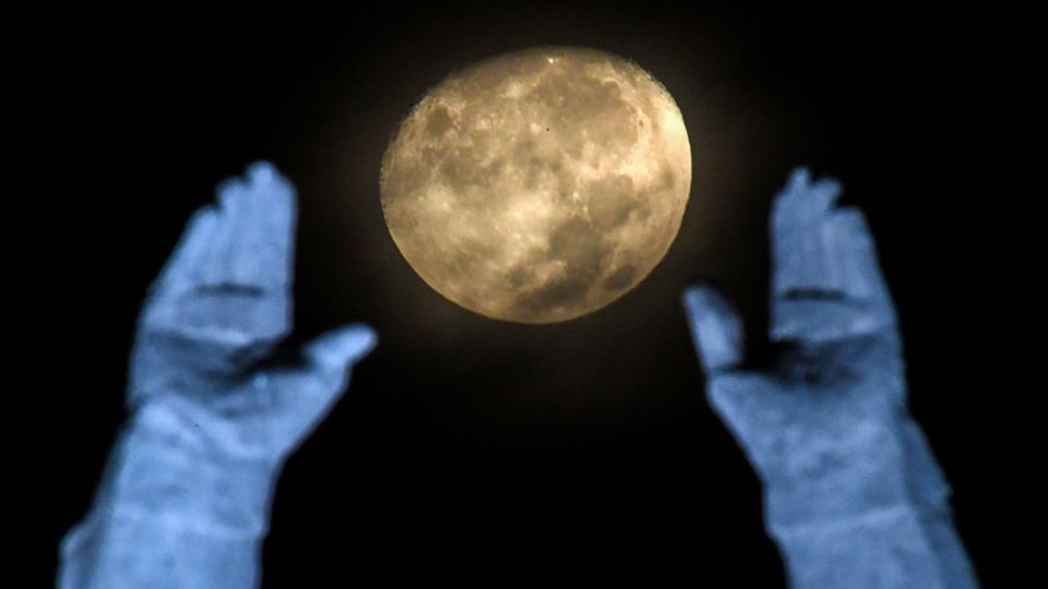 Compartimos las mejores imágenes de la Superluna en Argentina y el mundo (Redes sociales).