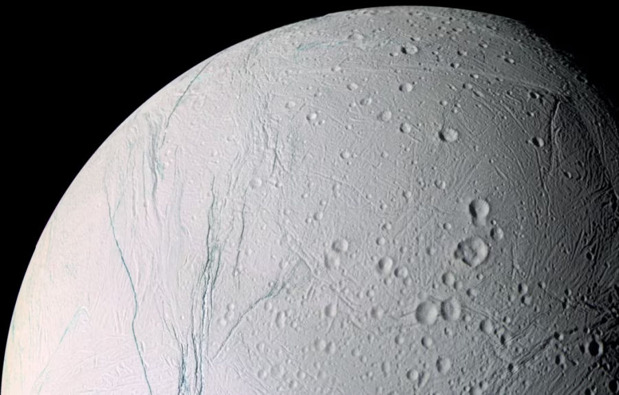 Encuentran un elemento fundamental para la vida en una luna de Saturno