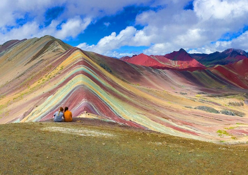 Perú y una montaña multicolor